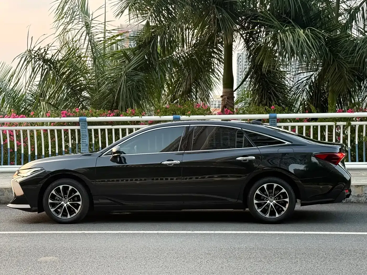 Toyota Avalon 2022 2.0L Luxury Edition — Фото автомобиля 10