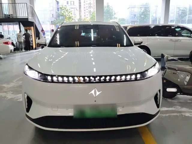 Dongfeng eπ 008 — Фото автомобиля 2