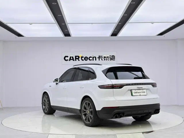 Porsche Cayenne — Фото автомобиля 3