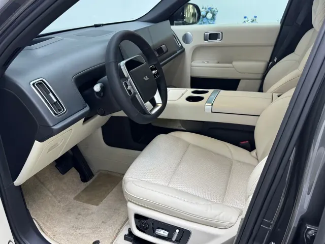 Li Auto L9 — Фото автомобиля 9