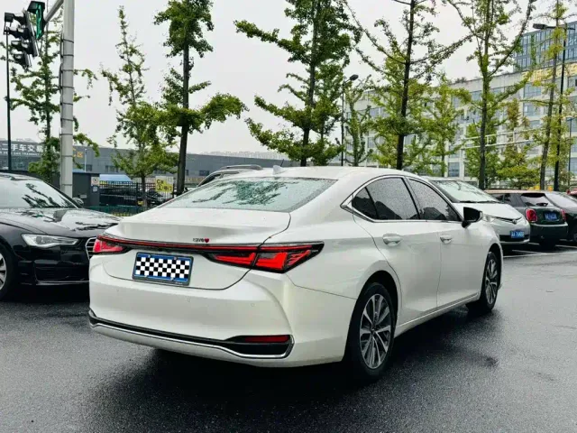 Lexus ES — Фото автомобиля 9