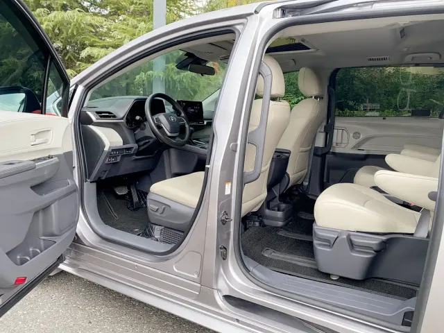 Toyota Sienna — Фото автомобиля 16