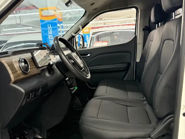 Ruichi New Energy EC75 — Фото автомобиля 11
