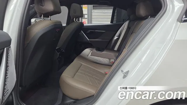 BMW 5 Series G60 — Фото автомобиля 12