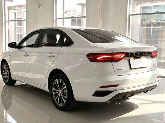 Geely Emgrand — Фото автомобиля 7
