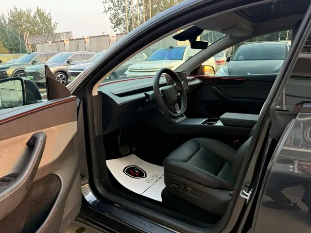 Tesla Model Y — Фото автомобиля 9