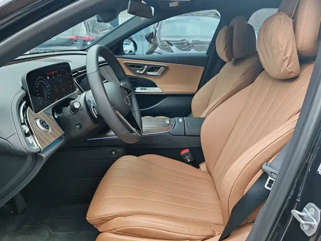 Mercedes-Benz E-Class — Фото автомобиля 15