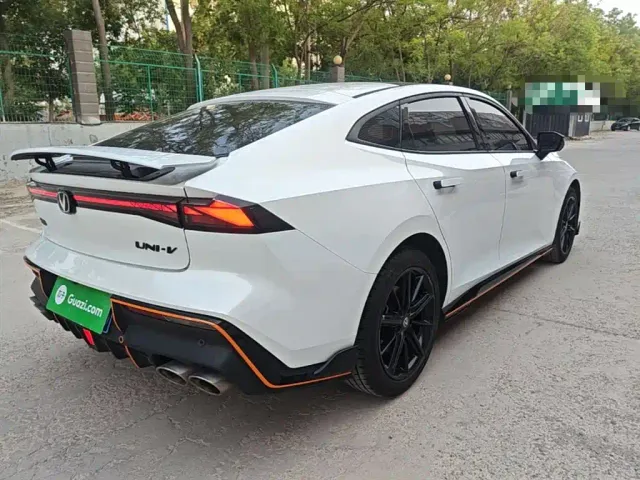 Changan UNI-V — Фото автомобиля 4