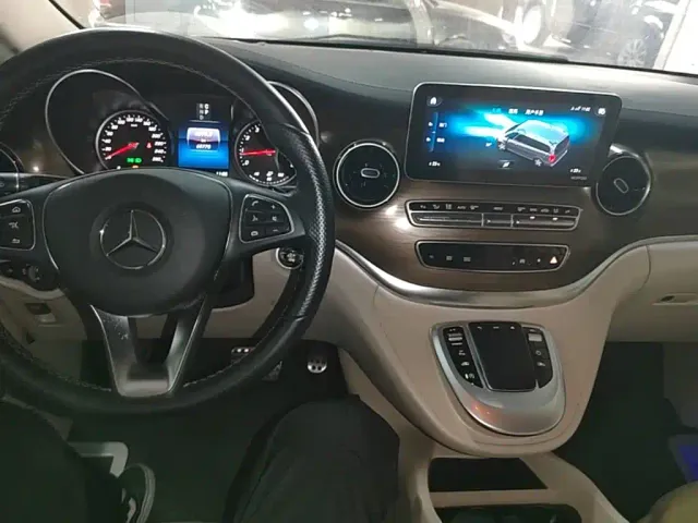 Mercedes-Benz V-Class — Фото автомобиля 15
