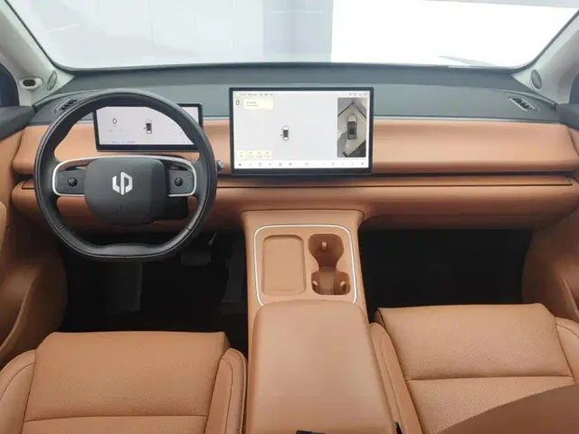 Leapmotor C10 — Фото автомобиля 12