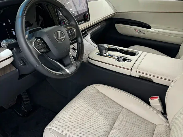 Lexus LM — Фото автомобиля 13