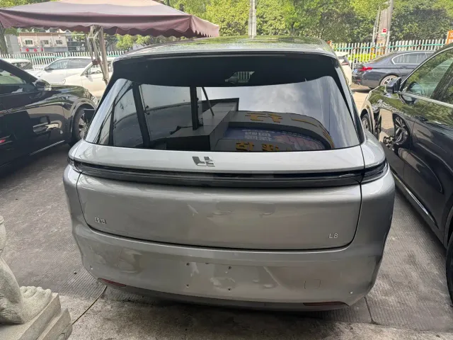 Li Auto L8 — Фото автомобиля 9