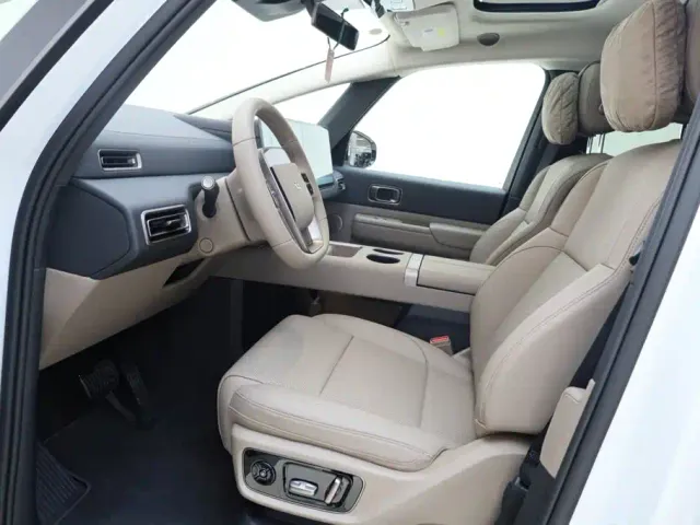 Li Auto MEGA — Фото автомобиля 18