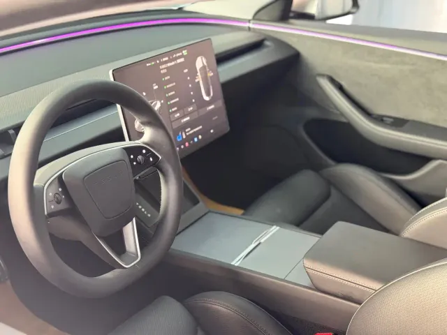 Tesla Model 3 — Фото автомобиля 4