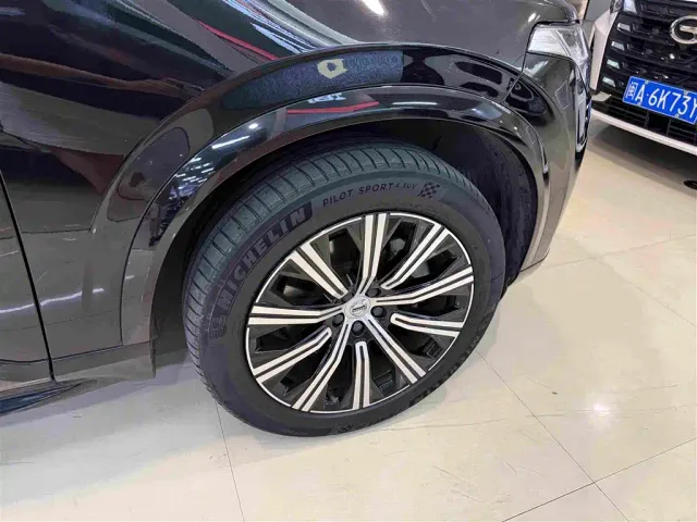 Volvo XC90 — Фото автомобиля 5