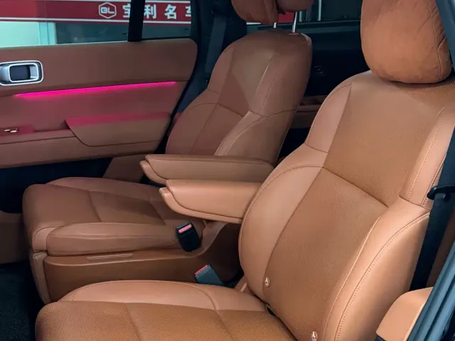 Li Auto L9 — Фото автомобиля 9