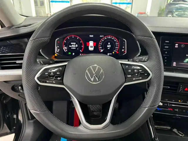 Volkswagen Passat — Фото автомобиля 16
