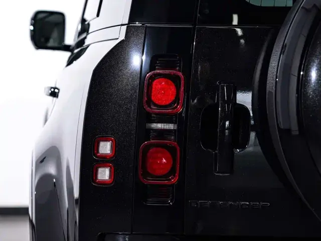 Land Rover Defender — Фото автомобиля 11