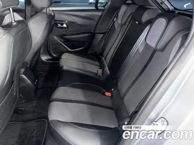 Peugeot 208 — Фото автомобиля 7