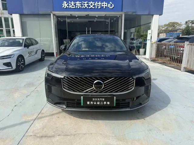 Volvo S90 — Фото автомобиля 2