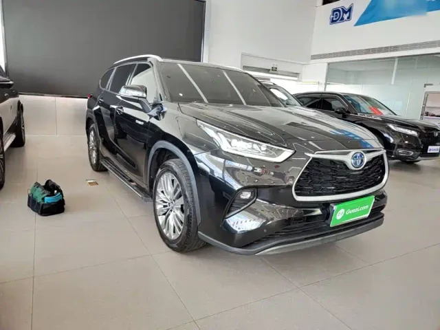 Toyota Highlander — Фото автомобиля 3