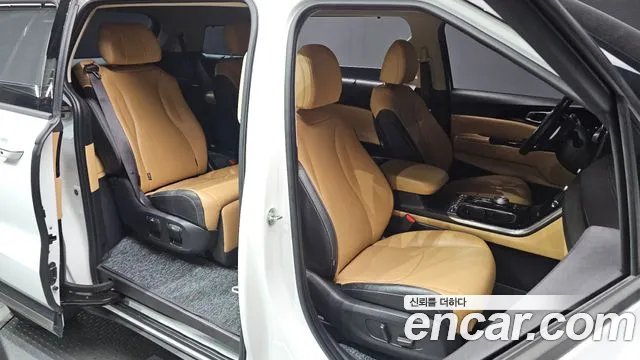 Kia Carnival Generation 4 — Фото автомобиля 11