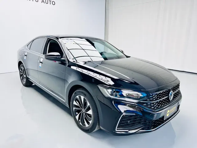 Volkswagen Passat — Фото автомобиля 3