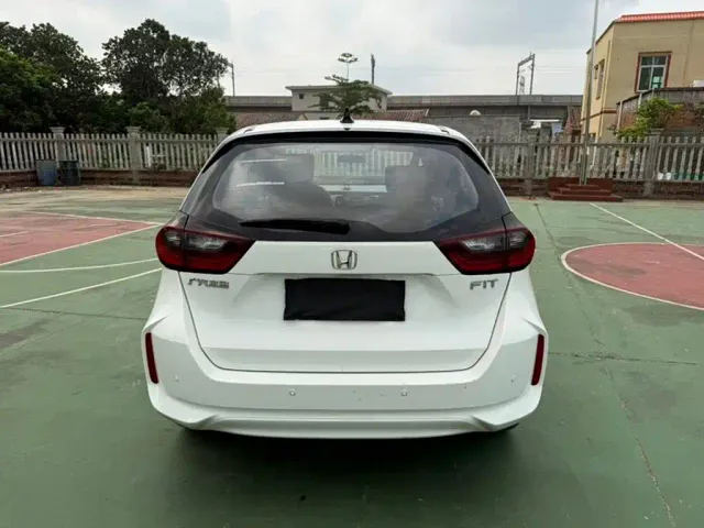 Honda Fit — Фото автомобиля 5