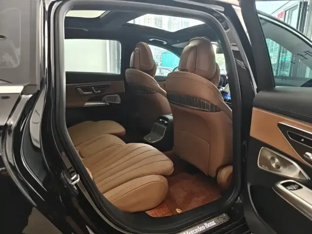 Mercedes-Benz E-Class — Фото автомобиля 15