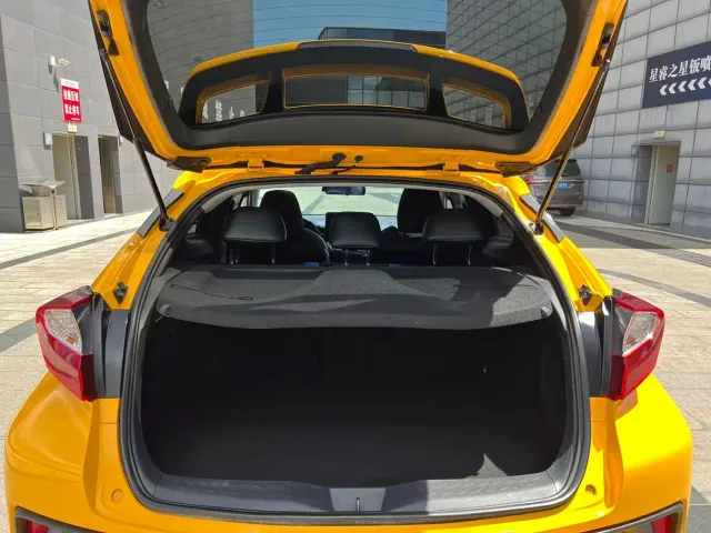 Toyota C-HR — Фото автомобиля 20