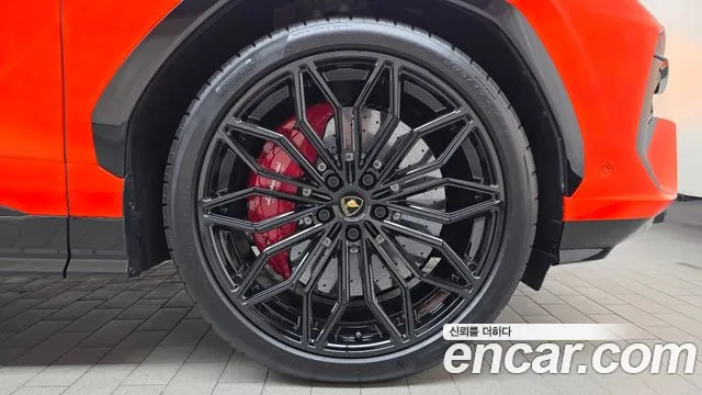 Lamborghini Urus — Фото автомобиля 5