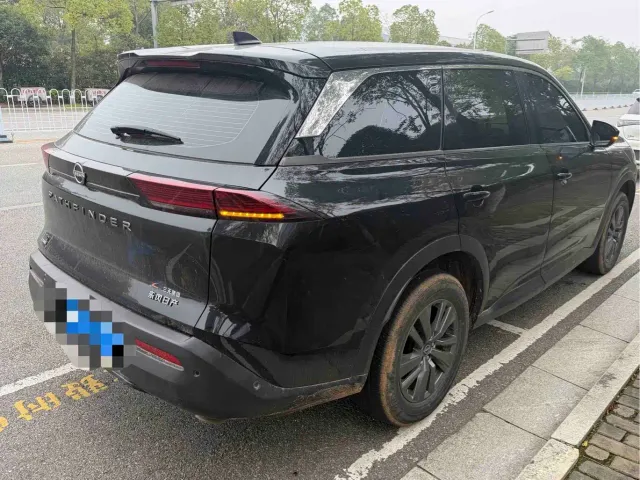 Nissan Terra — Фото автомобиля 3