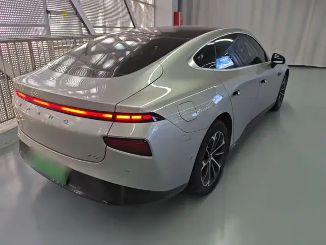 Xpeng P7 — Фото автомобиля 6