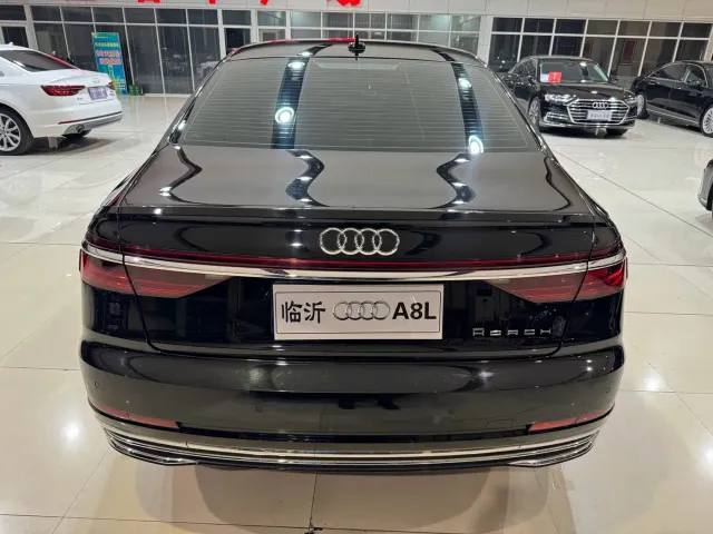 Audi A8 — Фото автомобиля 4