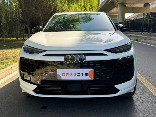 Audi Q6L e-tron — Фото автомобиля 2