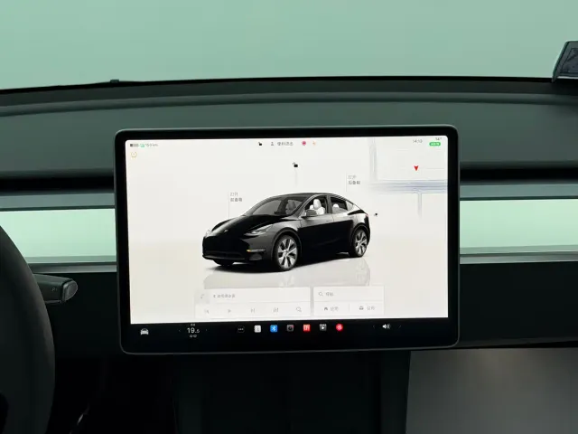 Tesla Model Y — Фото автомобиля 16