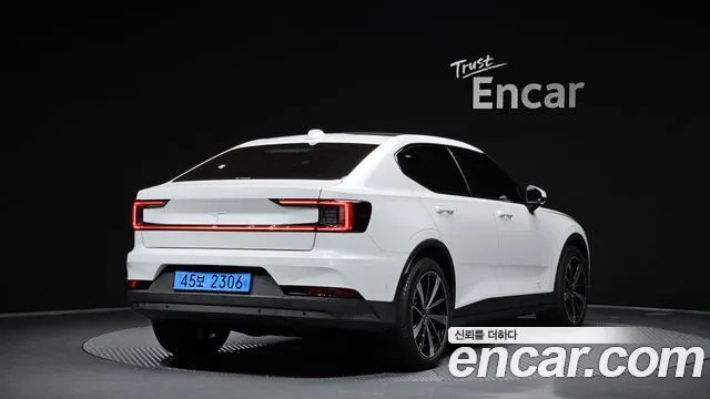 Polestar 2 — Фото автомобиля 2