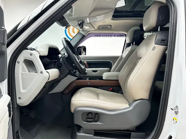 Land Rover Defender — Фото автомобиля 10