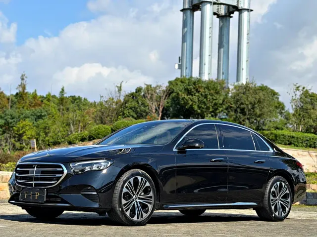 Фотография автомобиля — Mercedes-Benz E-Class