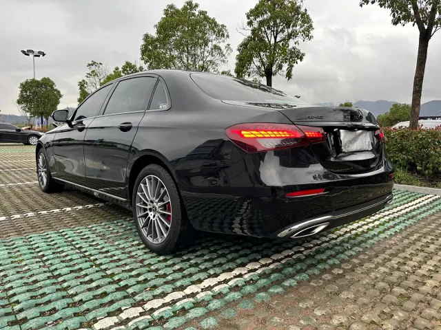 Mercedes-Benz E-Class — Фото автомобиля 20