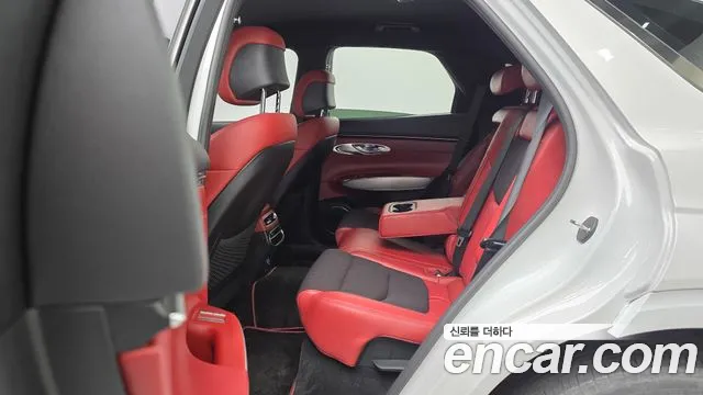 Genesis GV70 — Фото автомобиля 18