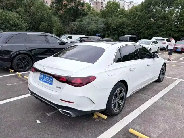 Mercedes-Benz E-Class — Фото автомобиля 6