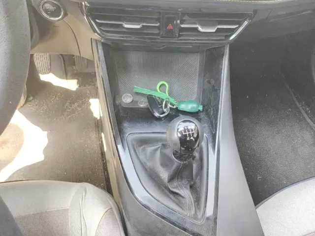 Roewe Roewe i5 2021 1.5L Manual Platinum Edition — Фото автомобиля 16