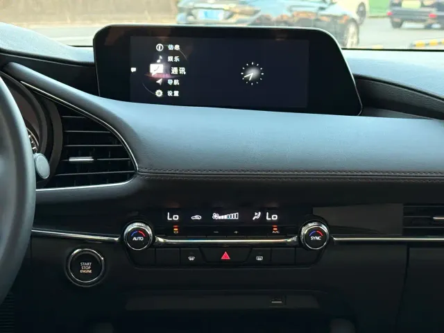 Mazda Axela — Фото автомобиля 19