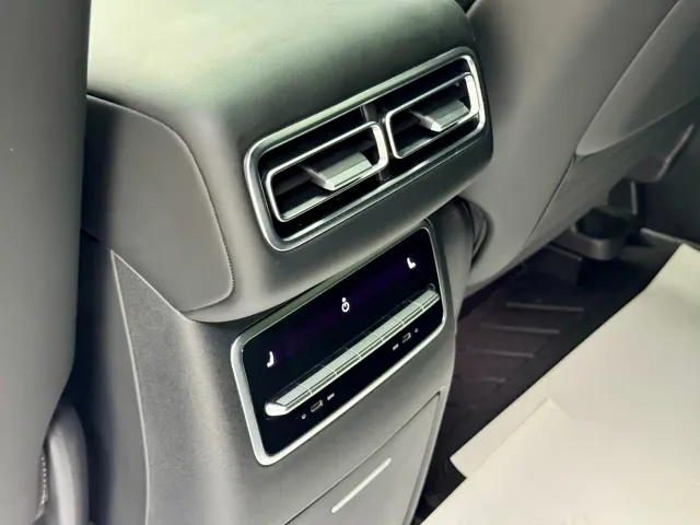 Li Auto L7 — Фото автомобиля 16