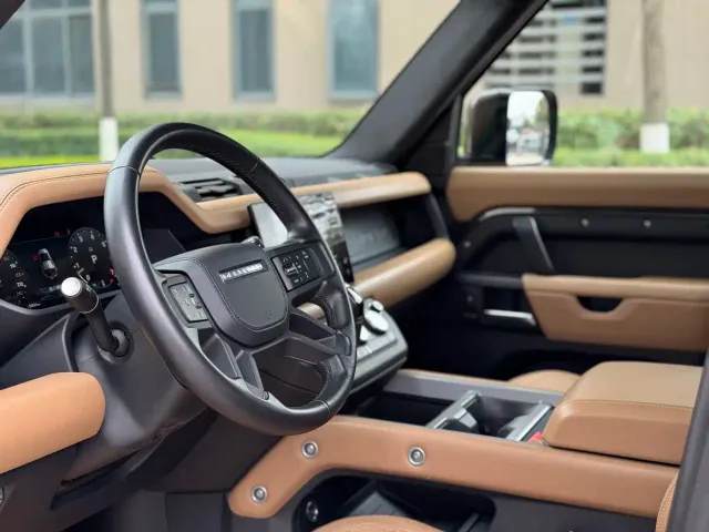 Land Rover Defender — Фото автомобиля 6