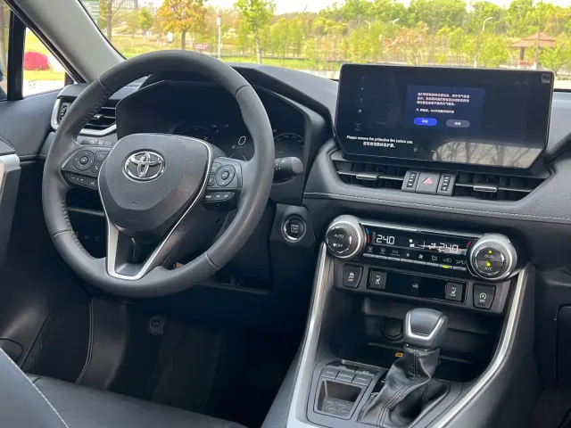 Toyota RAV4 — Фото автомобиля 16