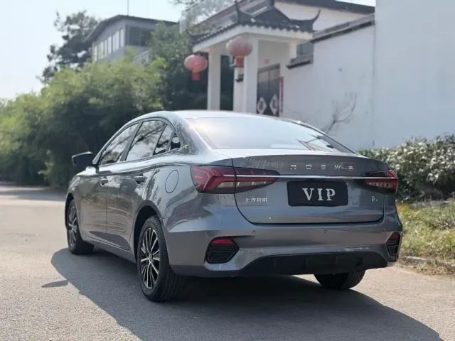 Roewe i5 — Фото автомобиля 9
