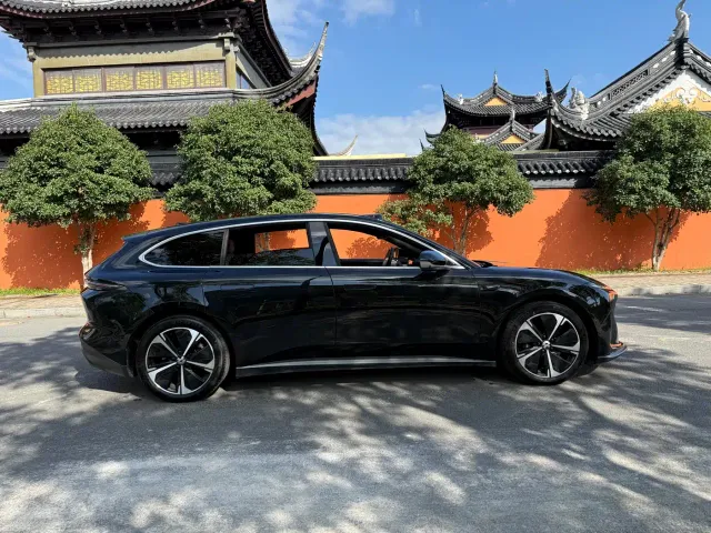 Nio ET5 Touring — Фото автомобиля 4