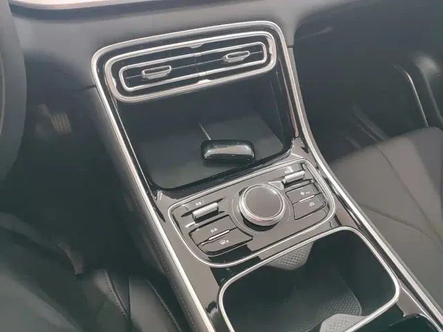 Geely Galaxy Stellar 6 — Фото автомобиля 13